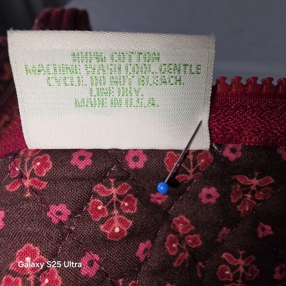 Vera Bradley Large Quilted Duffel Bag in Red Paisley Pattern Retired - Picture 9 of 10